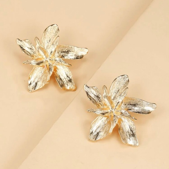 Jewelry - 🔹 7 for $35 Flower Stud Earrings